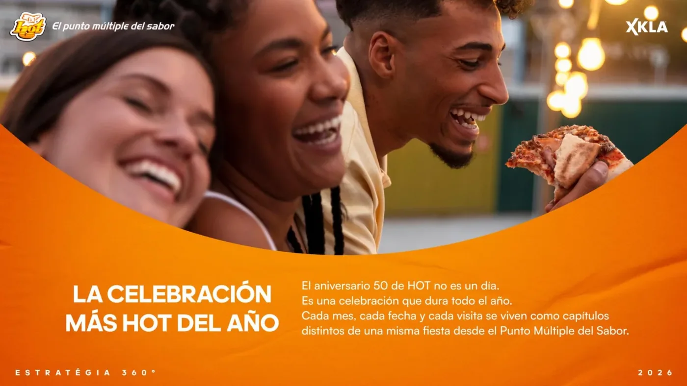 Tres amigos riendo mientras comen, con el titular «La celebración más HOT del año»